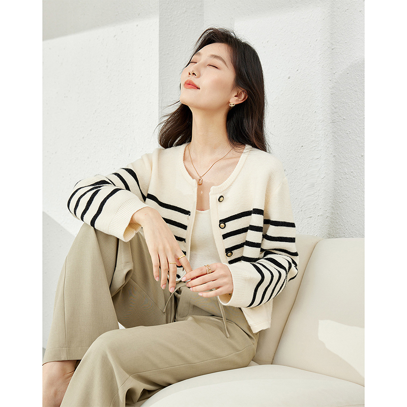 *梵希蔓优雅淑女圆领针织开衫舒适条纹毛衣72591/73322