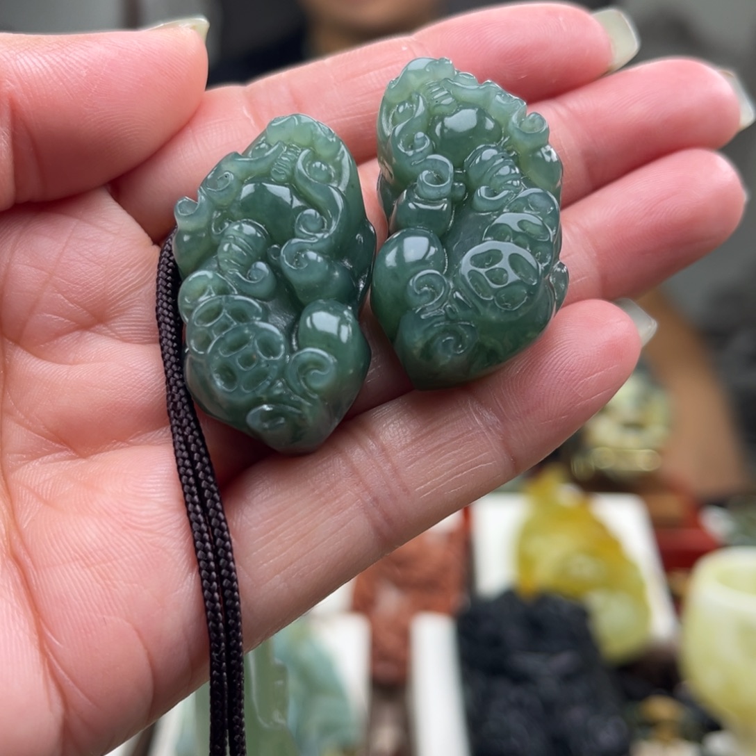 岫玉未镶嵌颈饰挂件