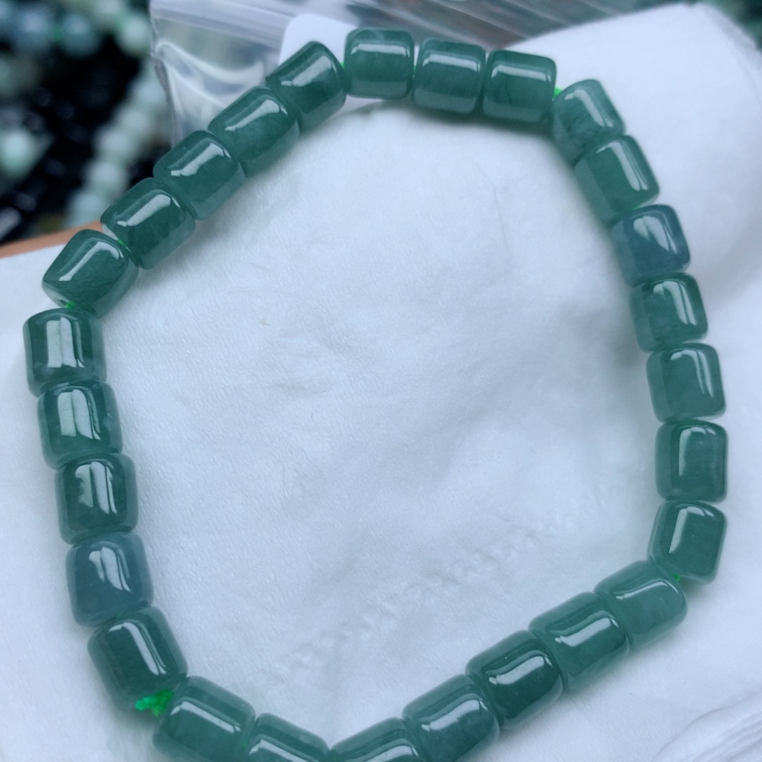 翡翠颈饰未镶嵌手串