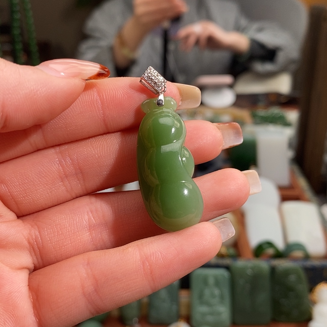 和田玉18K金镶嵌吊坠(赠链)