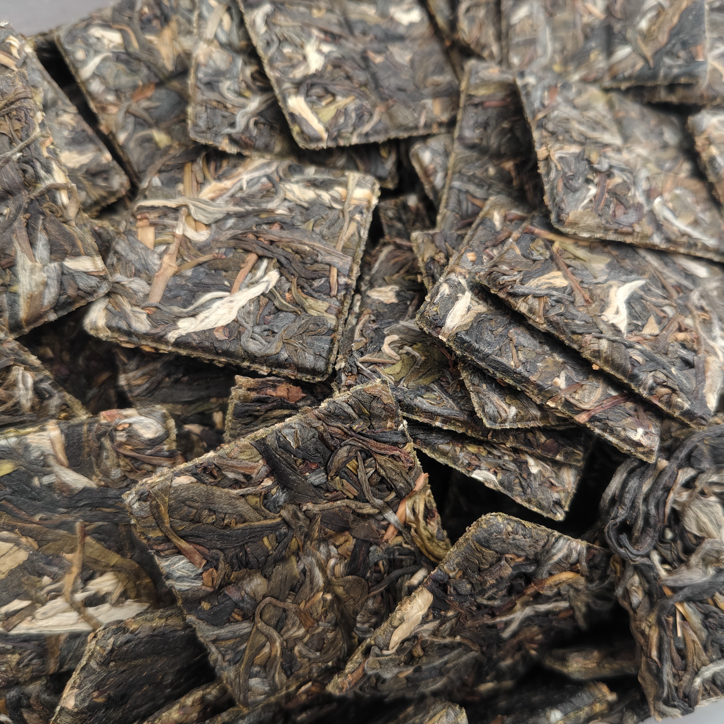 云南普洱茶小薄片临沧茶兰花蜜香鲜爽回甘