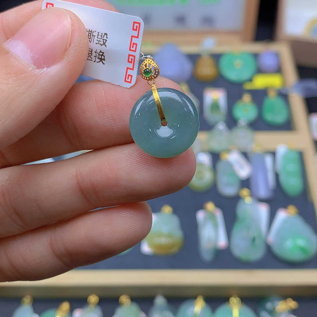 翡翠颈饰18K金镶嵌翡翠