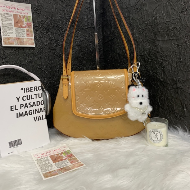 95新 LouisVuitton/路易威登 路易威登漆皮黄色元宝单肩包