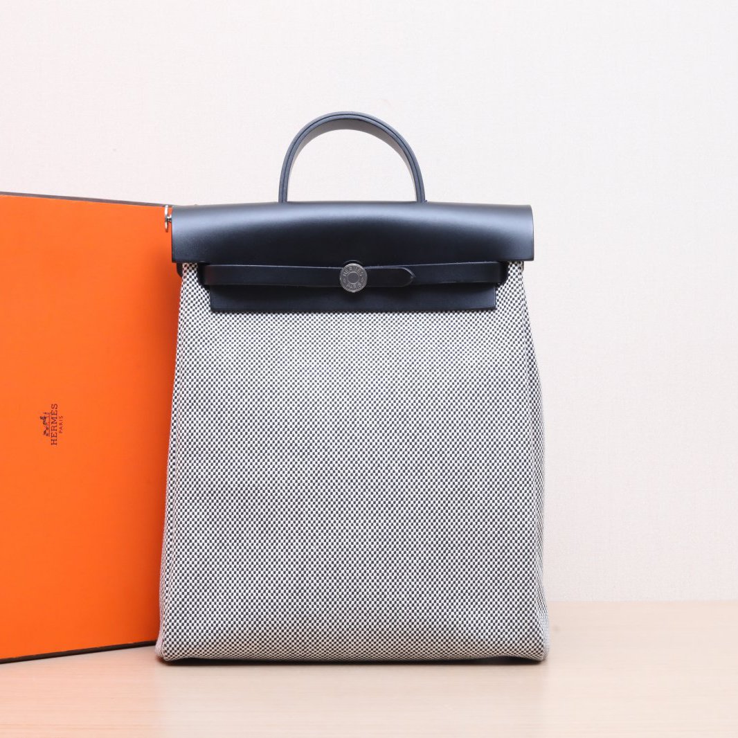 95新 Hermes/爱马仕 小花Jerry P205638968 Z刻 Herbag ado黑银包