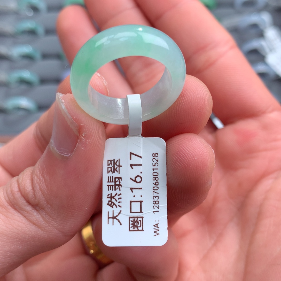 翡翠戒指未镶嵌?*天然
