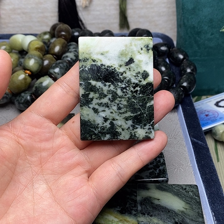 独山玉未镶嵌无事牌