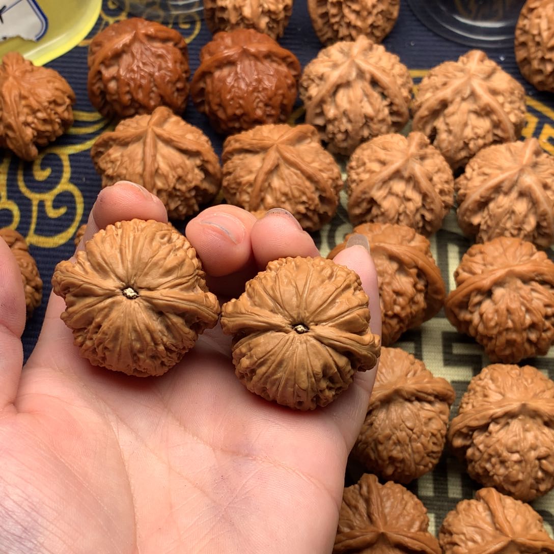 文玩核桃吊坠C****i36蛟龙