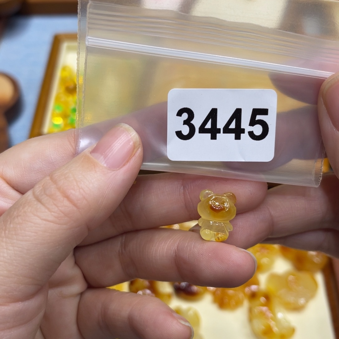 琥珀珠宝奇石未镶嵌