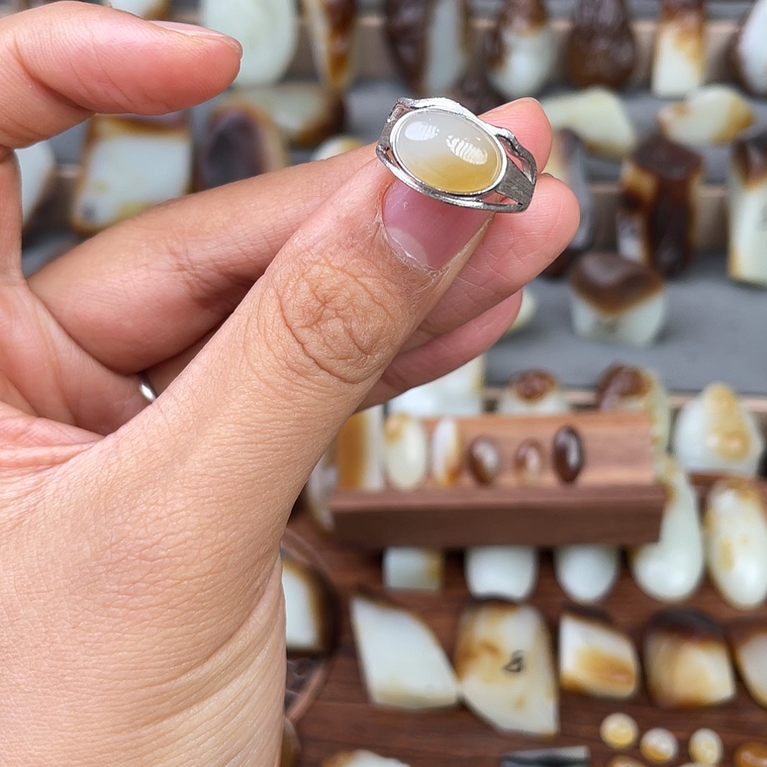 和田玉未镶嵌戒指