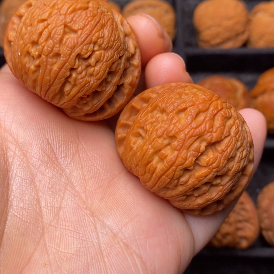 文玩核桃把件秦岭野生核桃