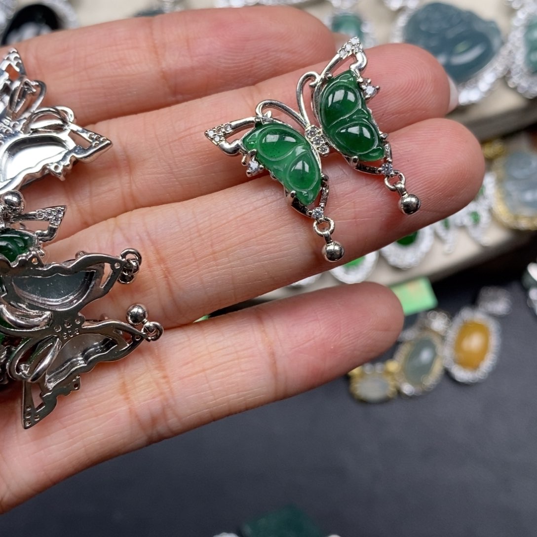 翡翠颈饰未镶嵌翡翠