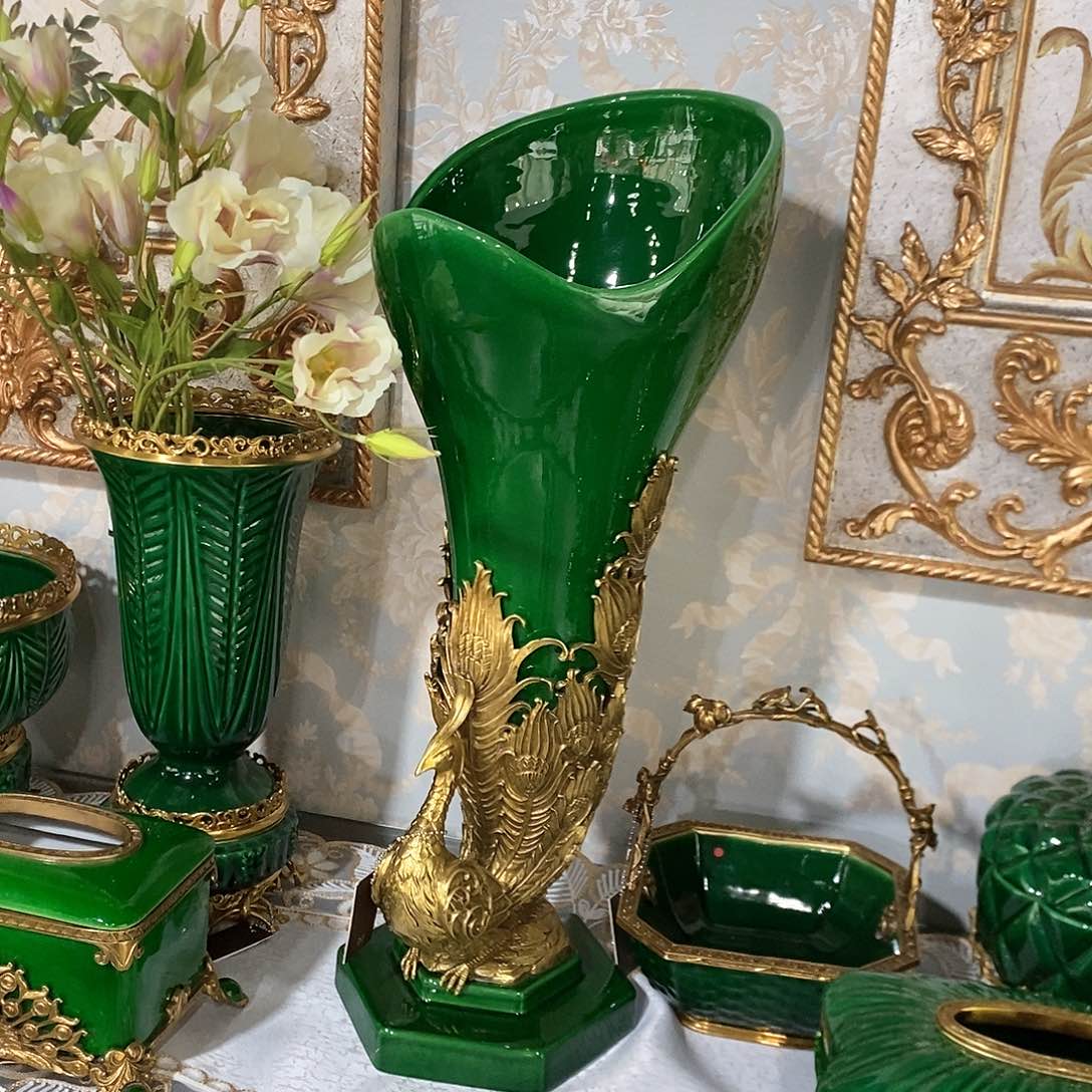 摆件F3121铜配瓷祖母绿孔雀花瓶