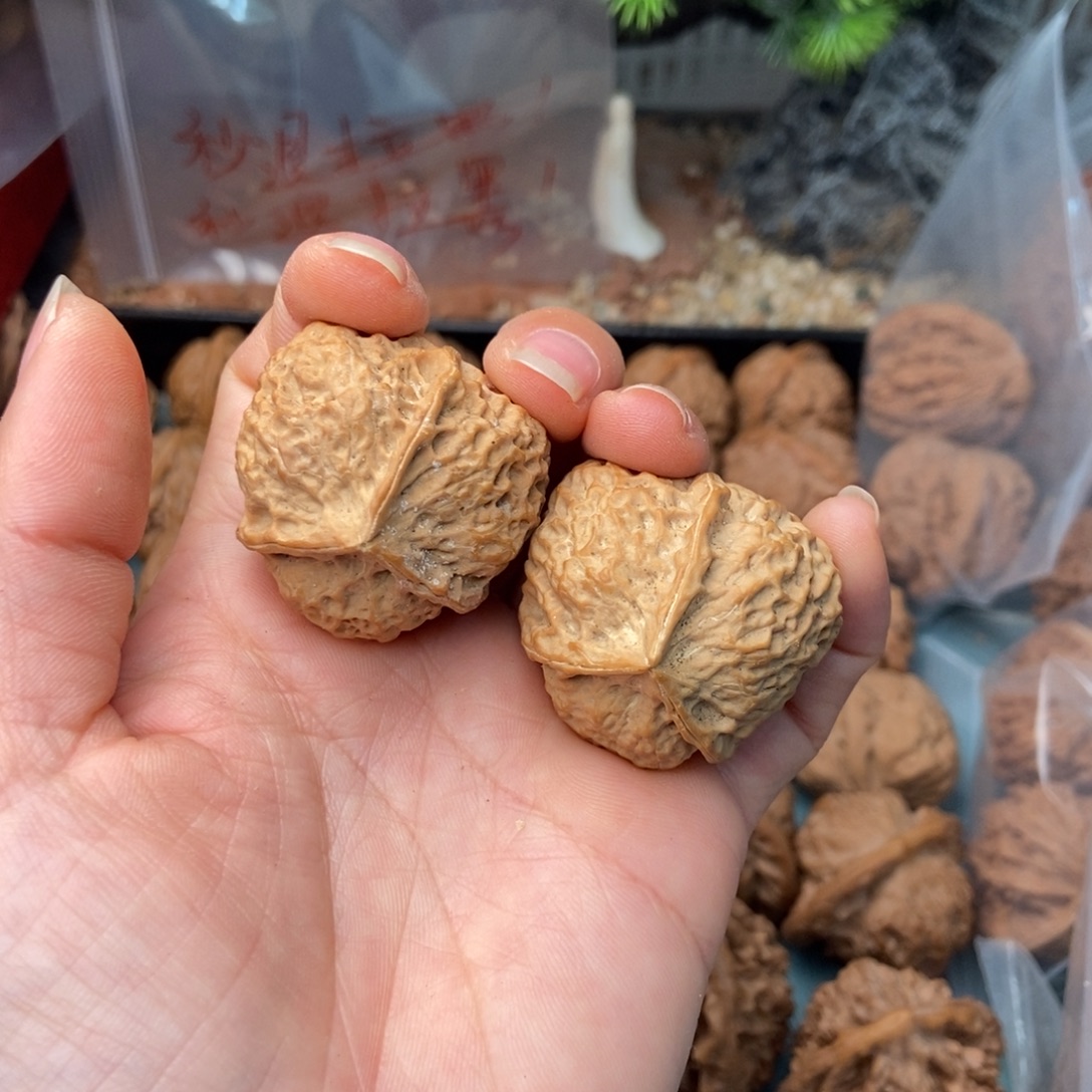 吊坠文玩核桃铁三棱43