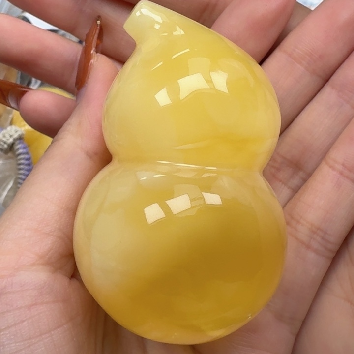 撒***呦琥珀未镶嵌珠宝奇石吊坠