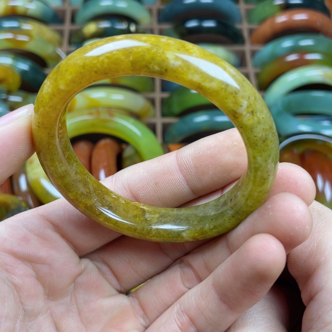 蛇纹石玉未镶嵌手镯