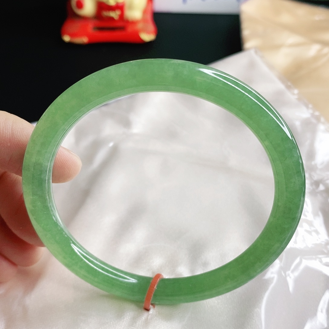 翡翠手镯未镶嵌挽****61.8圈口圆条