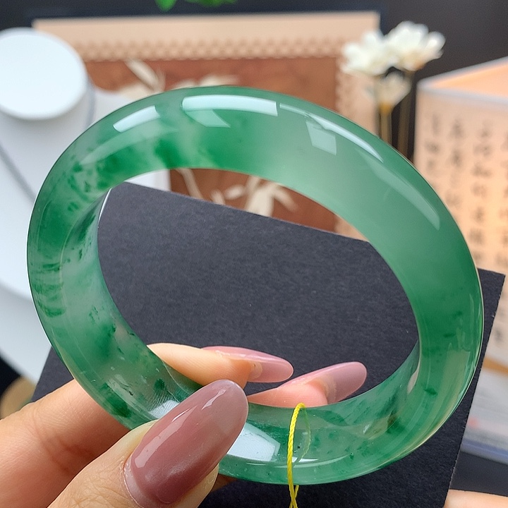 未镶嵌手镯石英质玉