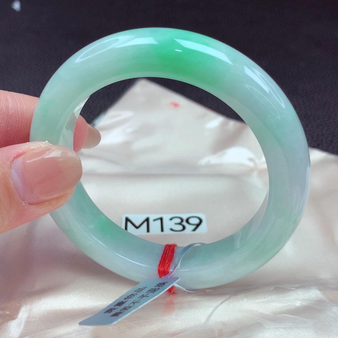 翡翠手镯未镶嵌手镯88