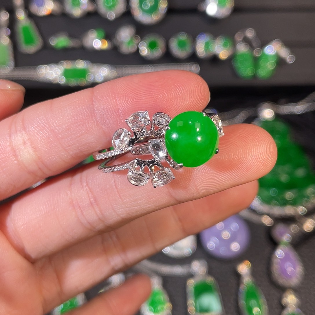 翡翠18K金镶嵌吊坠(不含链)蛋面戒指