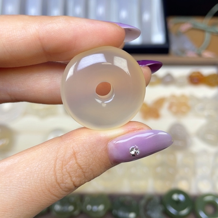 玛瑙/玉髓未镶嵌颈饰狐狸面具