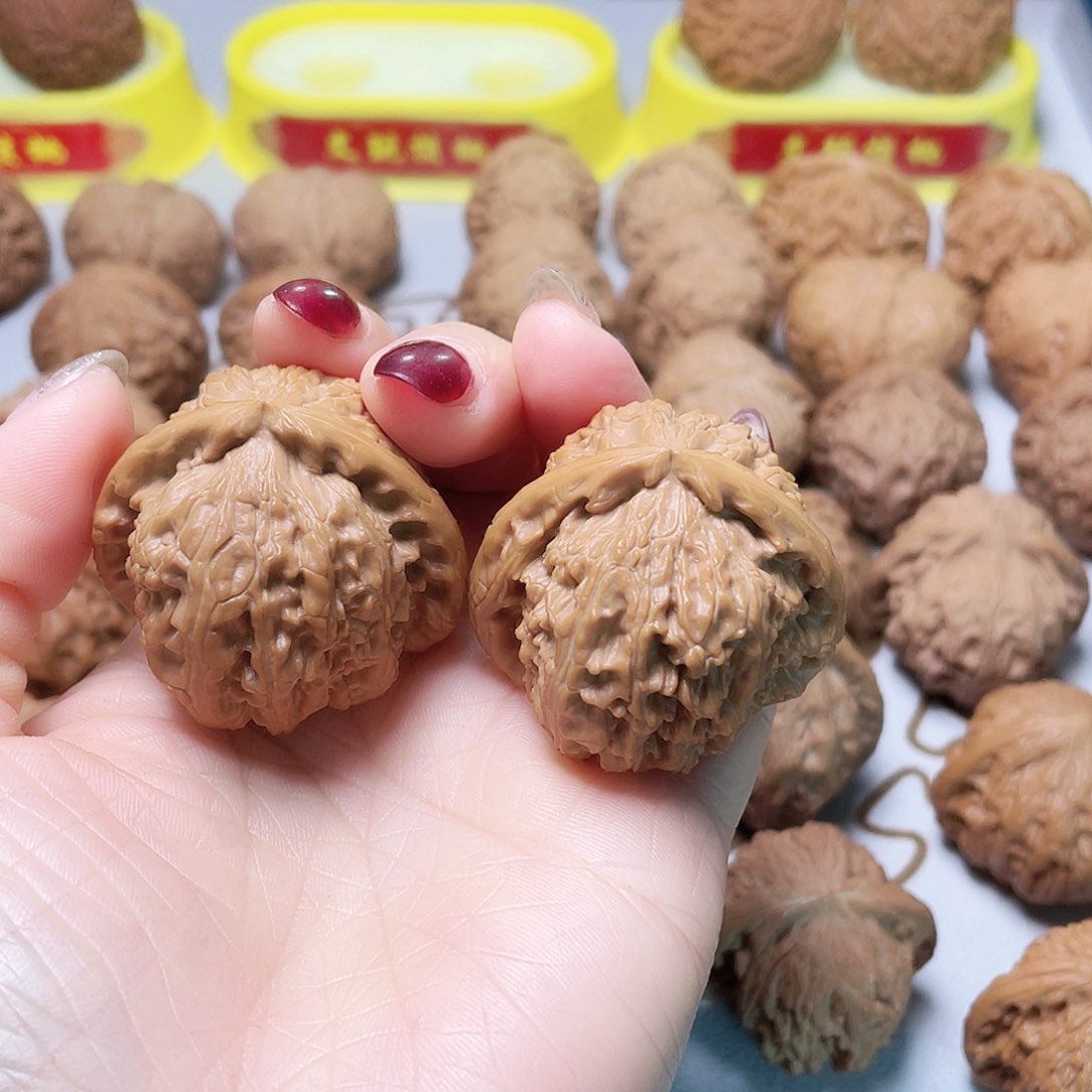 文玩核桃吊坠白狮子41