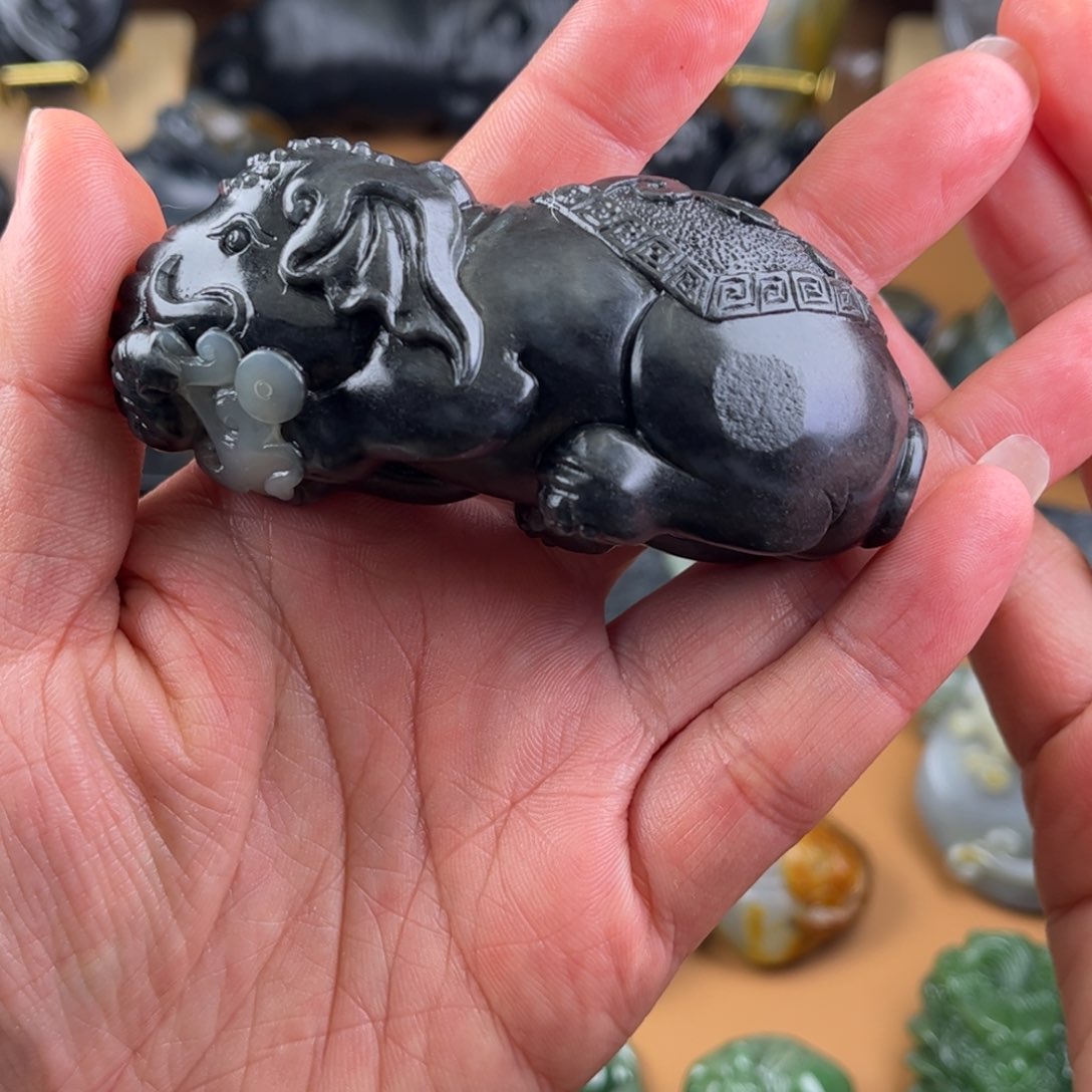 和田玉颈饰未镶嵌拱****欢