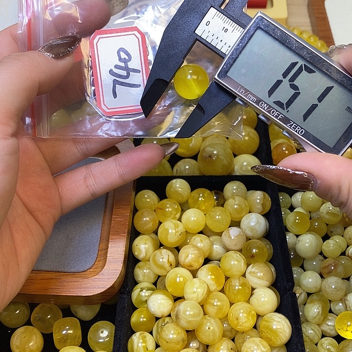 琥珀未镶嵌裸石740
