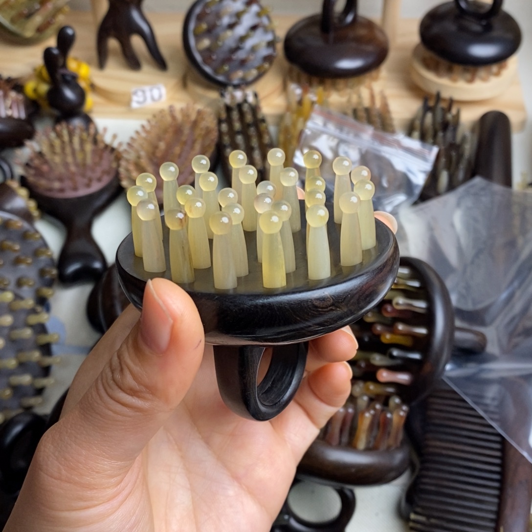 瑕疵紫光檀按摩梳子