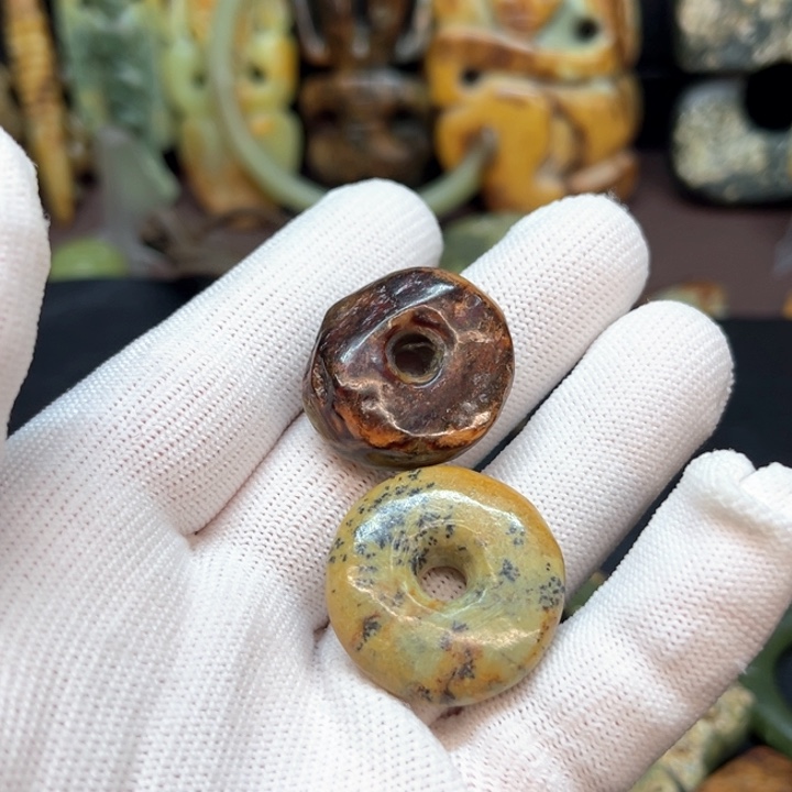 未镶嵌岫岩河磨玉（透闪石质玉）车挂