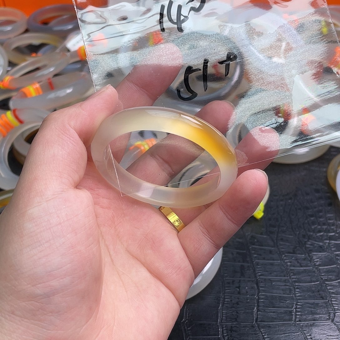 玛瑙/玉髓手镯未镶嵌140