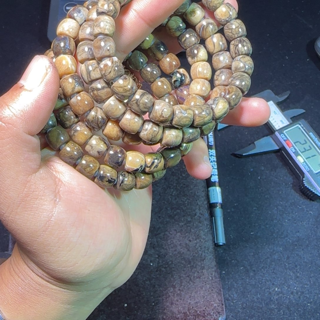 琥珀未镶嵌裸石琥珀