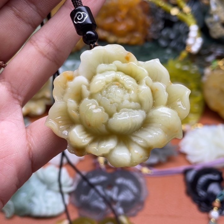 蛇纹石玉未镶嵌吊坠