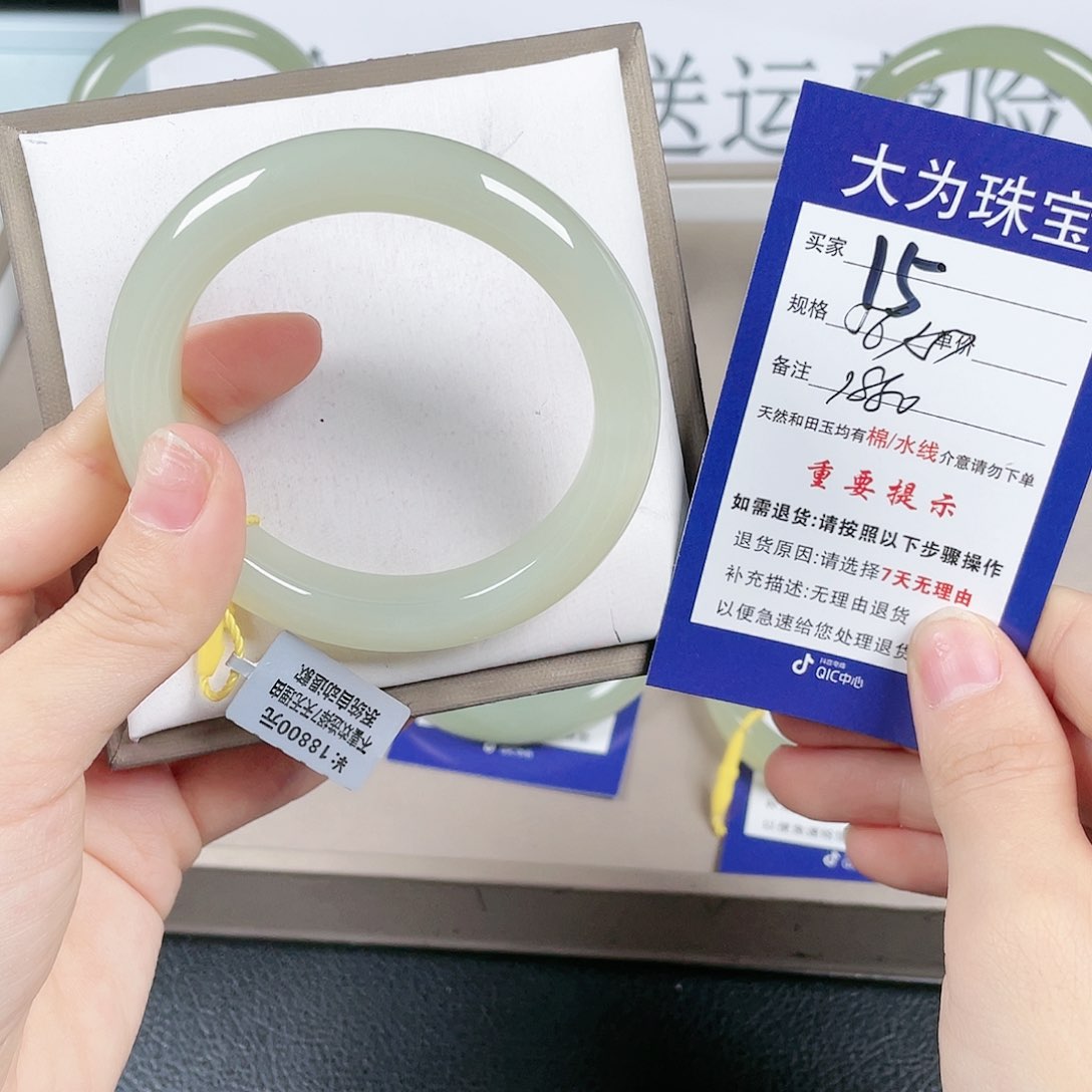 和田玉手镯未镶嵌