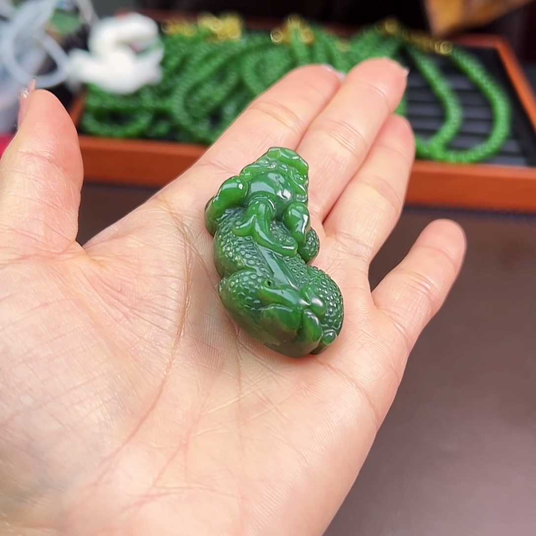 和田玉（碧玉）未镶嵌颈饰