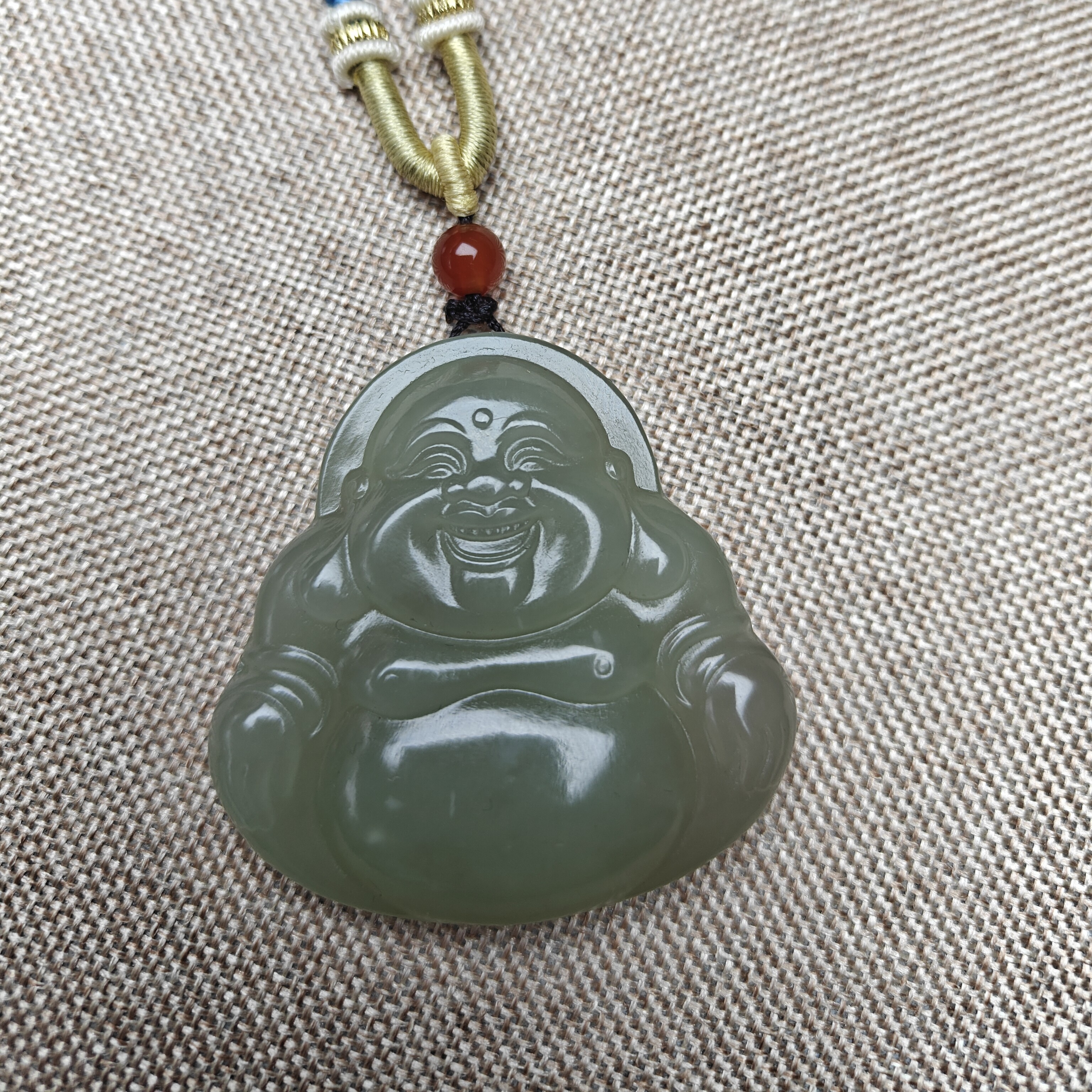 和田玉佛公天然女款精美配绳气质项坠