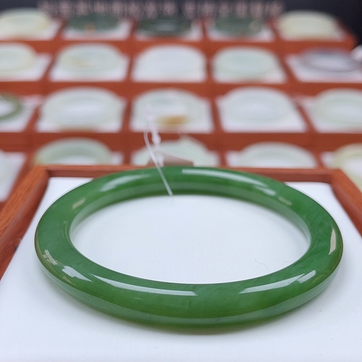 和田玉（碧玉）手镯未镶嵌冰阳绿