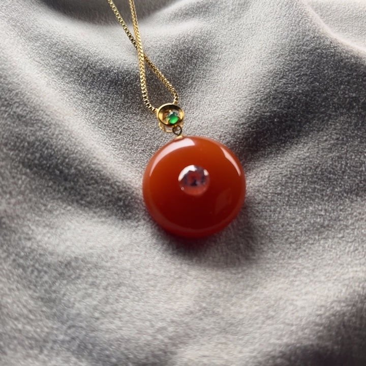 南红玛瑙18K金镶嵌吊坠