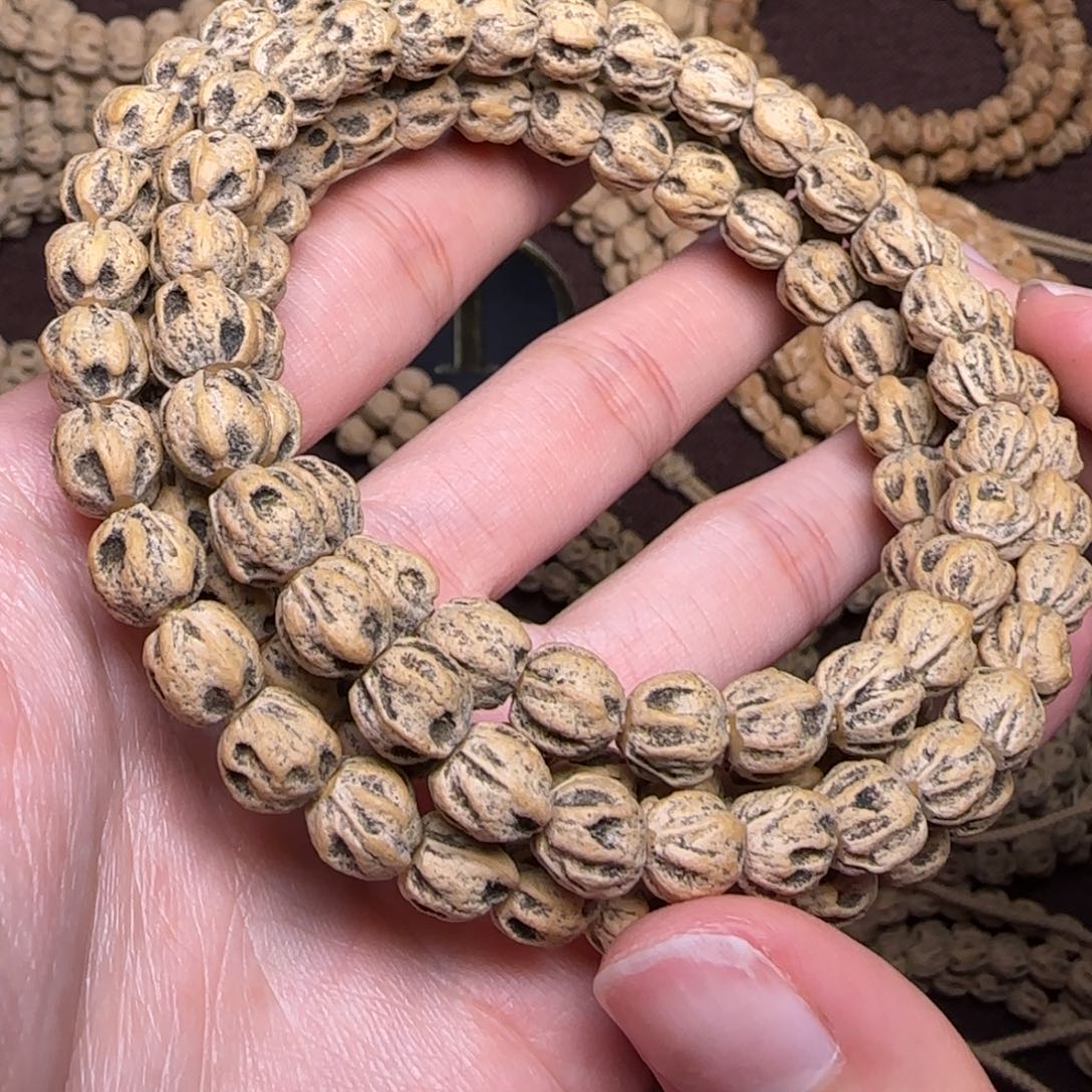 柏香籽/百香籽吊坠睡****郎