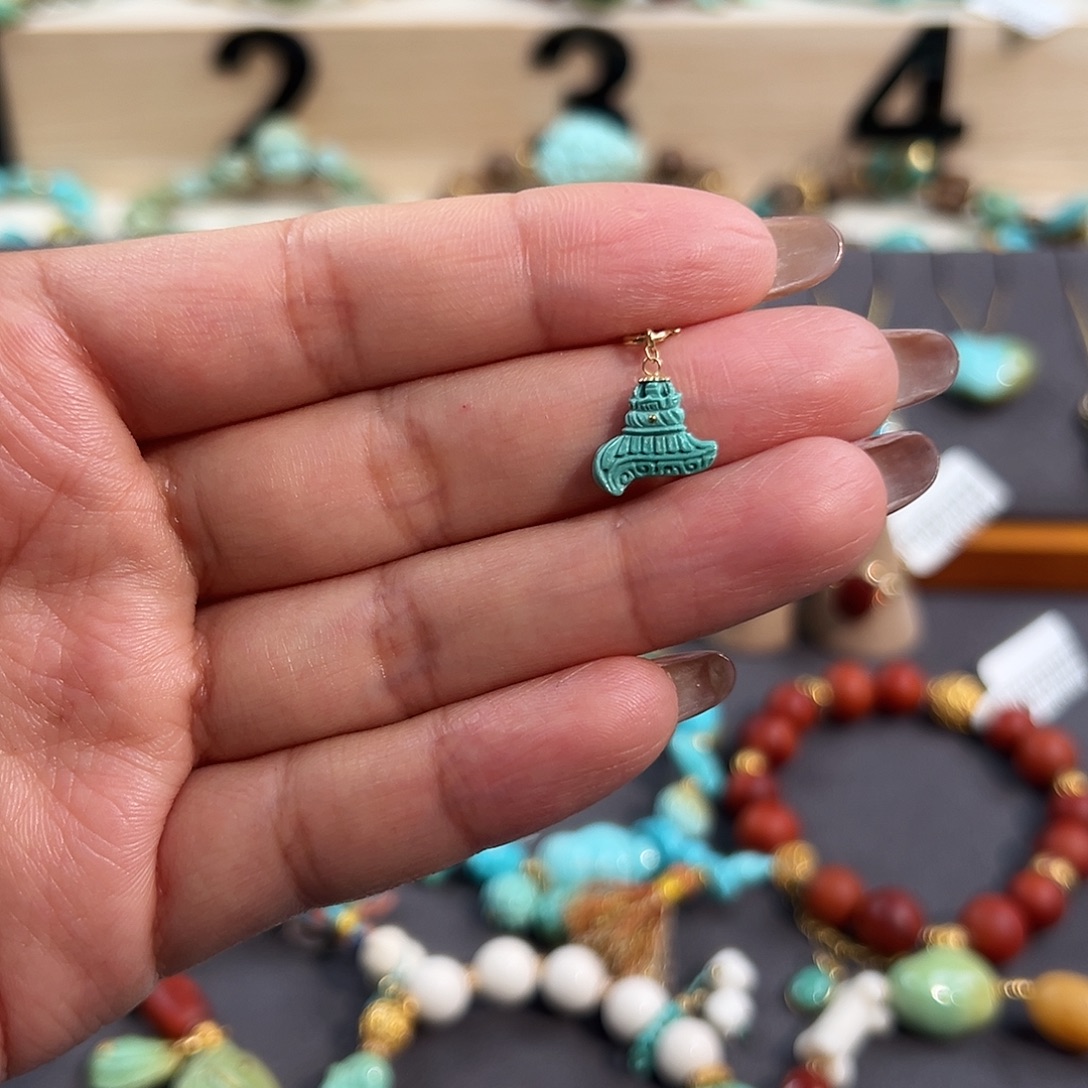 绿松石18K金镶嵌钺刀滴溜