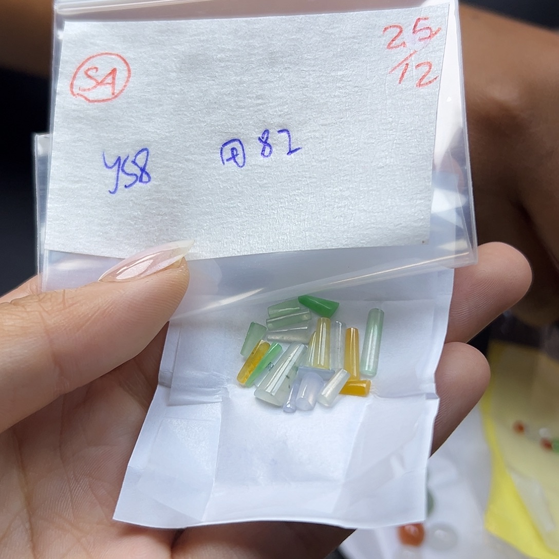 用***7定制翡翠未镶嵌翡翠