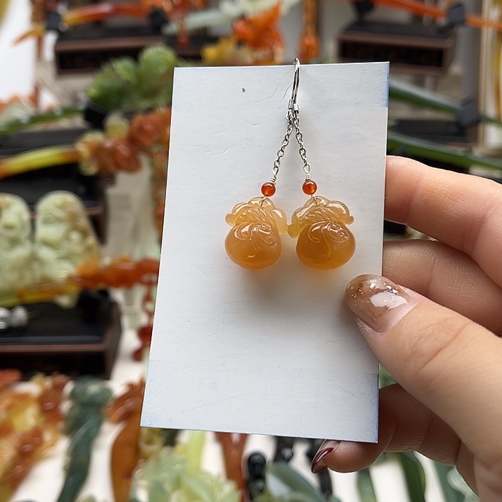 蛇纹石玉岫玉耳坠未镶嵌