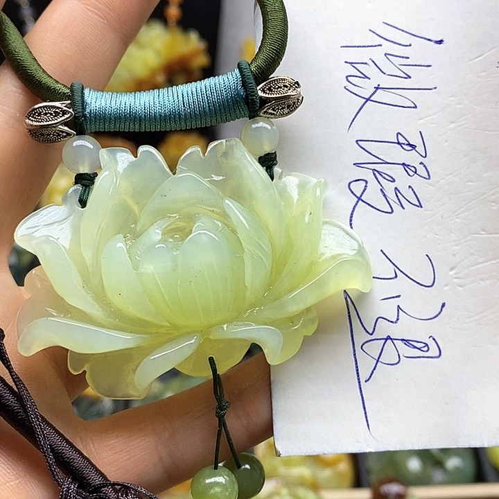 蛇纹石玉挂件未镶嵌