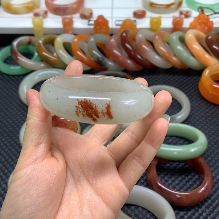 石英质玉未镶嵌手镯