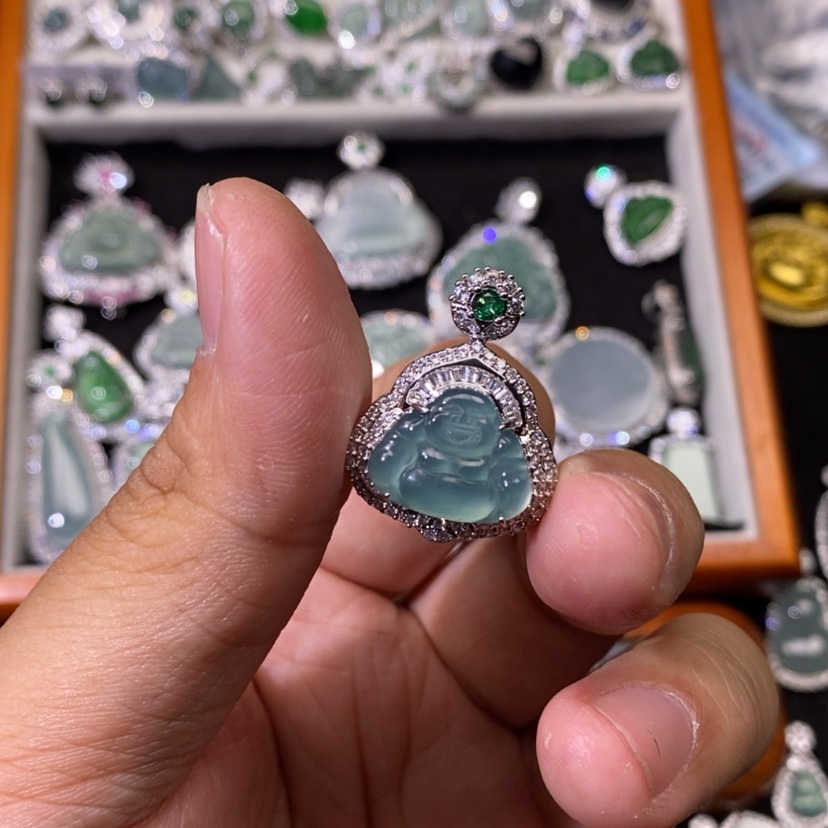 【闪购商品】翡翠颈饰未镶嵌天然