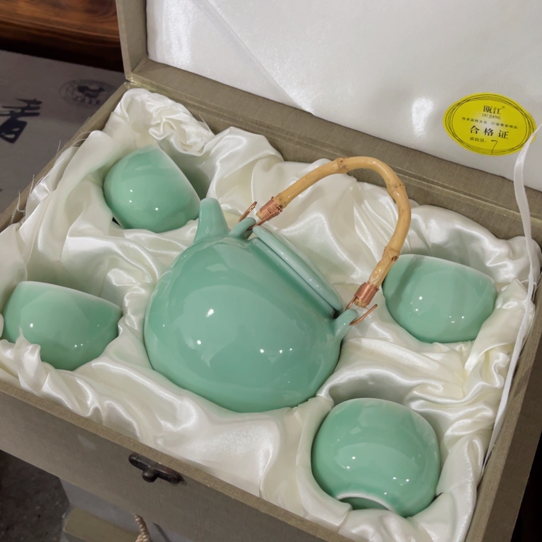 瓷片哈哈哈哈哈哈哈哈呵呵