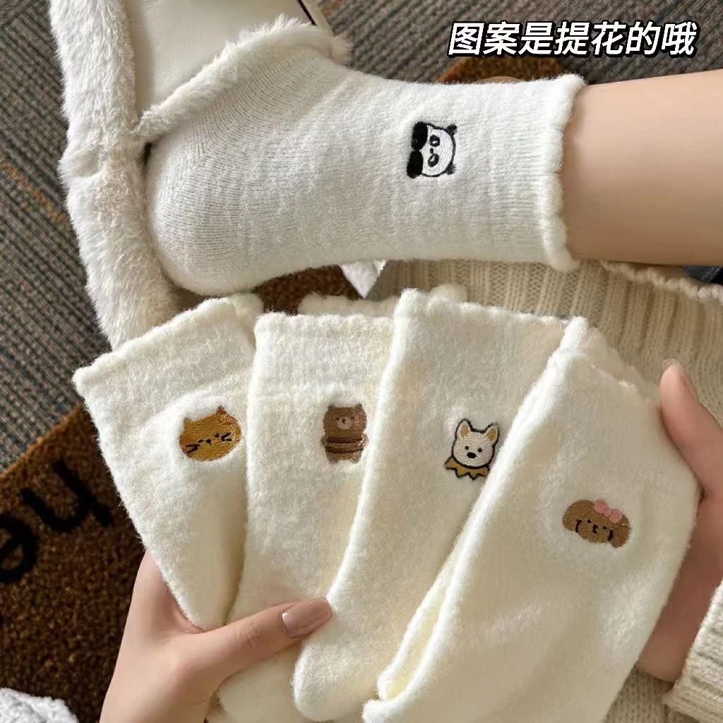 冬季加厚保暖袜子女中筒袜毛绒绒家居地板袜学院风白色长筒袜