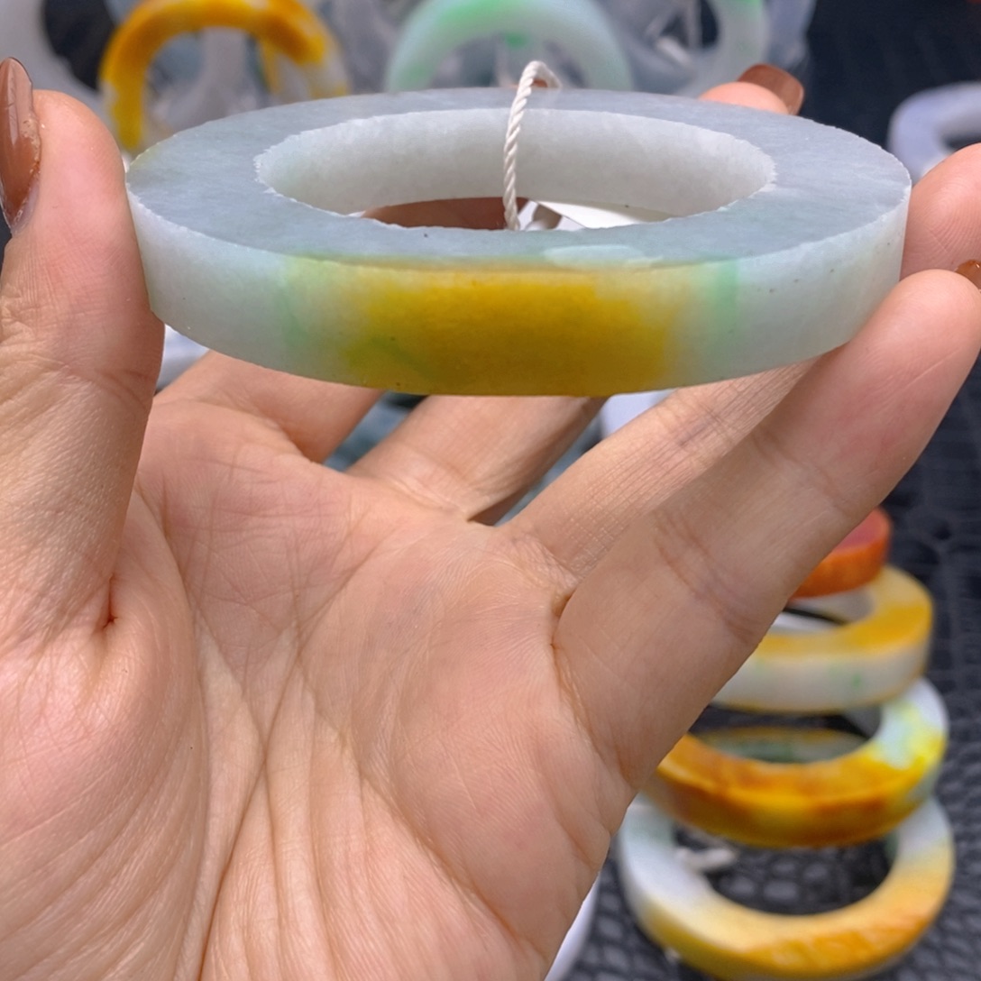 定制翡翠未镶嵌翡翠手镯