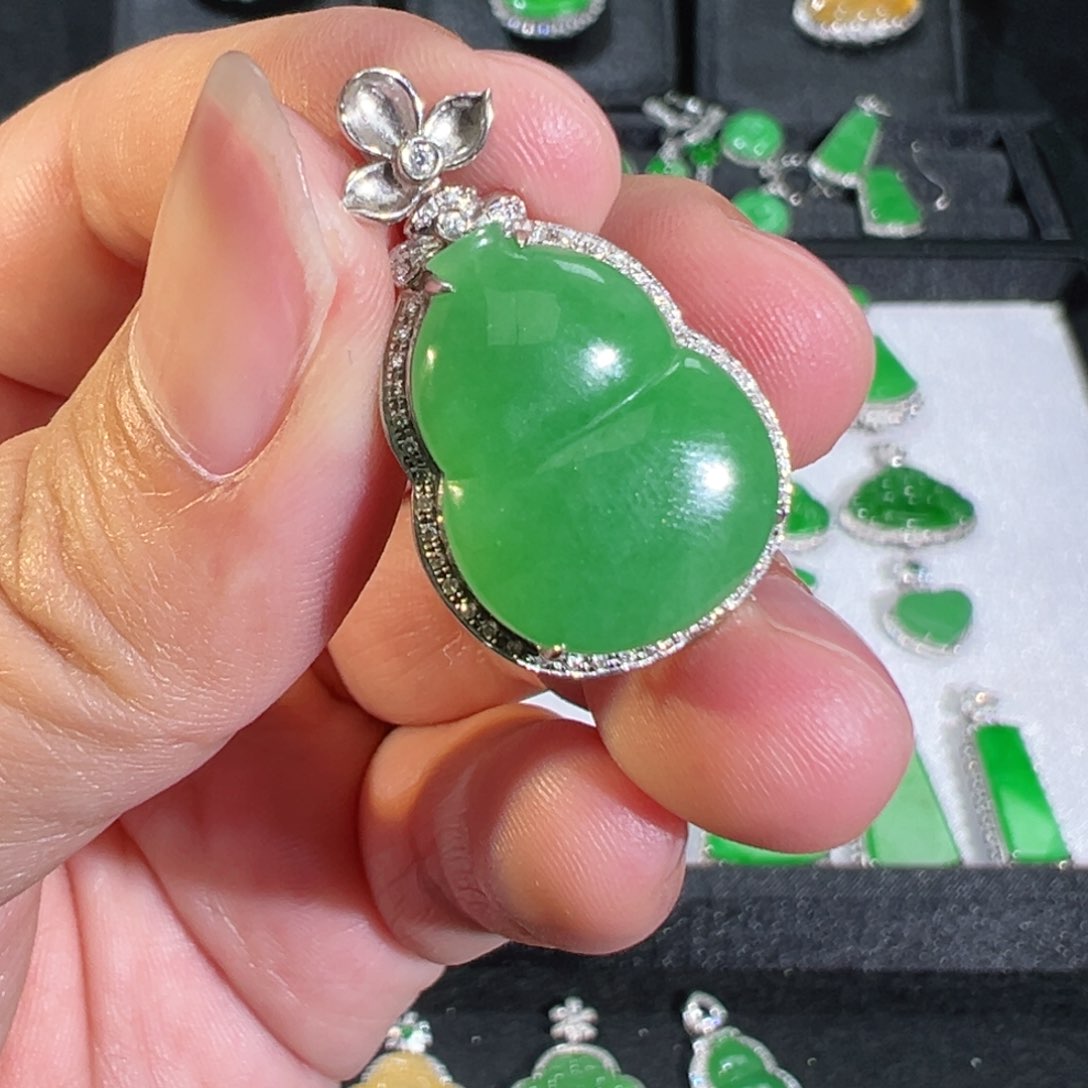 【闪购商品】翡翠吊坠(不含链)18K金镶嵌