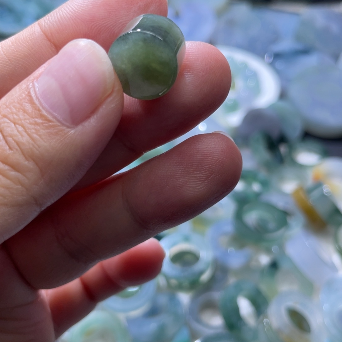 定制翡翠未镶嵌天然翡翠橄榄黄乌鸡9➕珠子