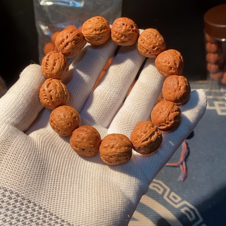 文玩核桃手串……37